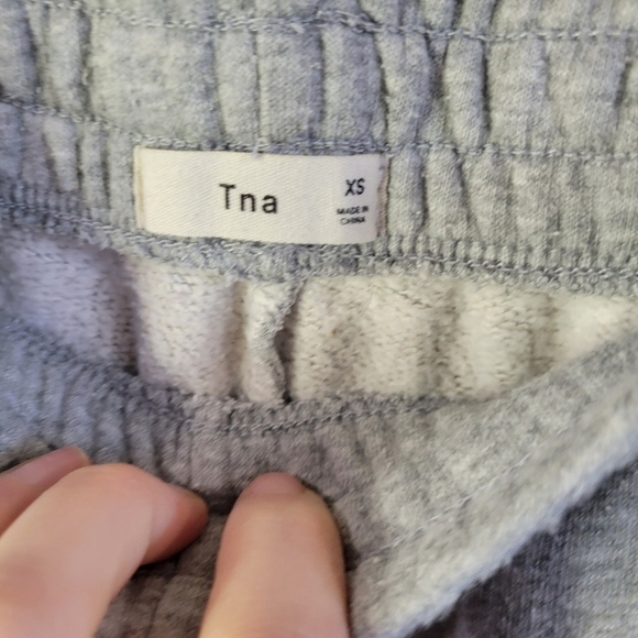 TNA the Iconic sweatpant - Picture 5 of 6